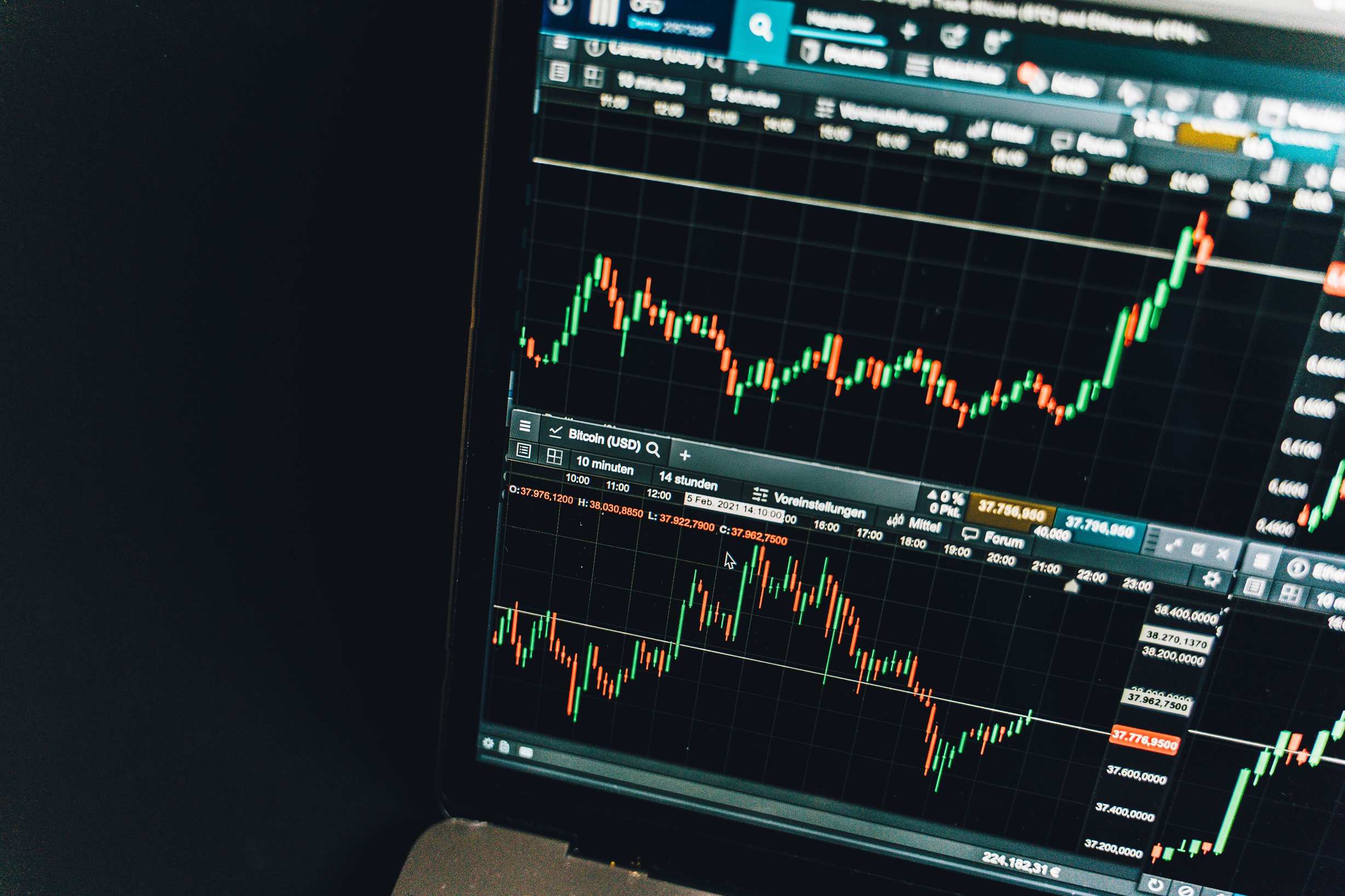 Bildschirm mit Diagramm und Hinweisfenster, monitor chart